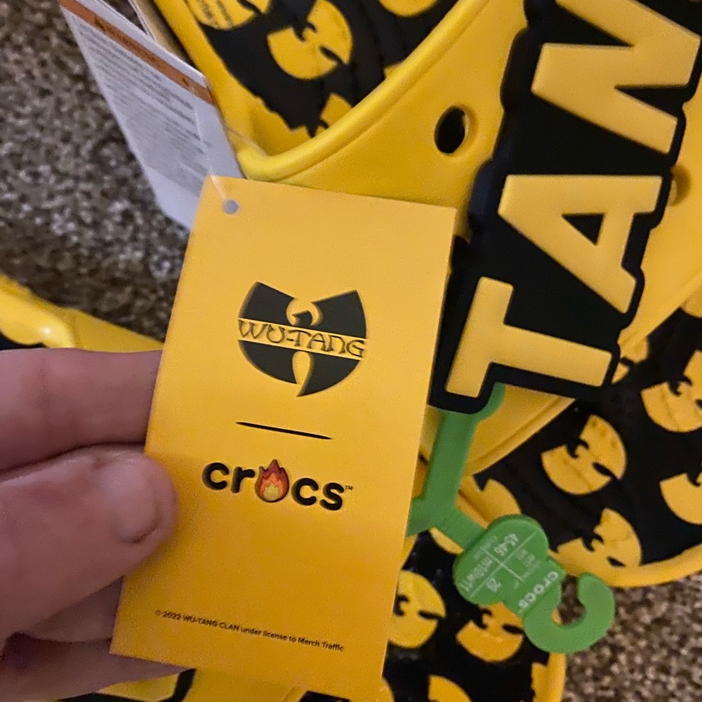 Crocs NWT WU-Tang mens size 11 USA sold out just got out da mailbox Blac&yellow - Picture 17 of 17